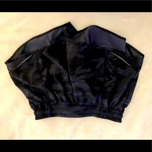 Size 8 camo lulu shorts!!